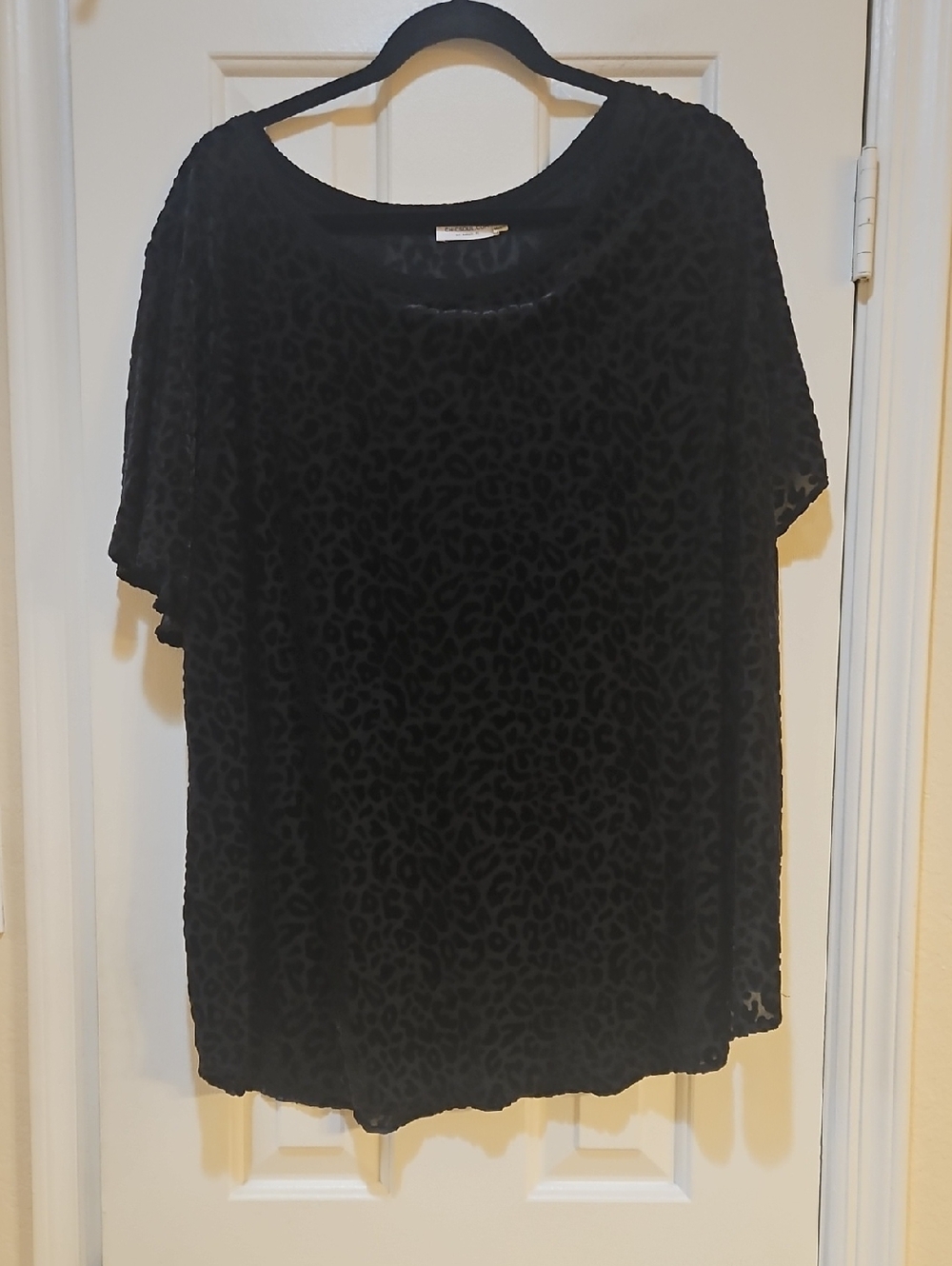 Chic Soul Black Velvet Leopard-Print Short Sleeve Scoop Top (Alternative)